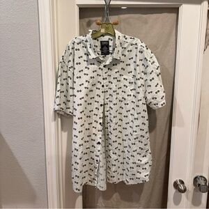 Casual Button Down Shirt in Green and Gray with Unique Pattern and‎ Soft Fabric